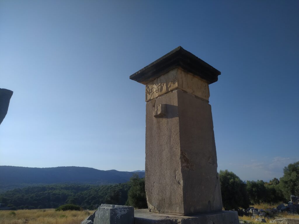 xanthos antik kenti harpy anıtı