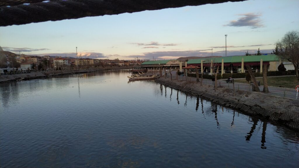 Nevşehir gezilecek yerler avanos kızılırmak köprüsü